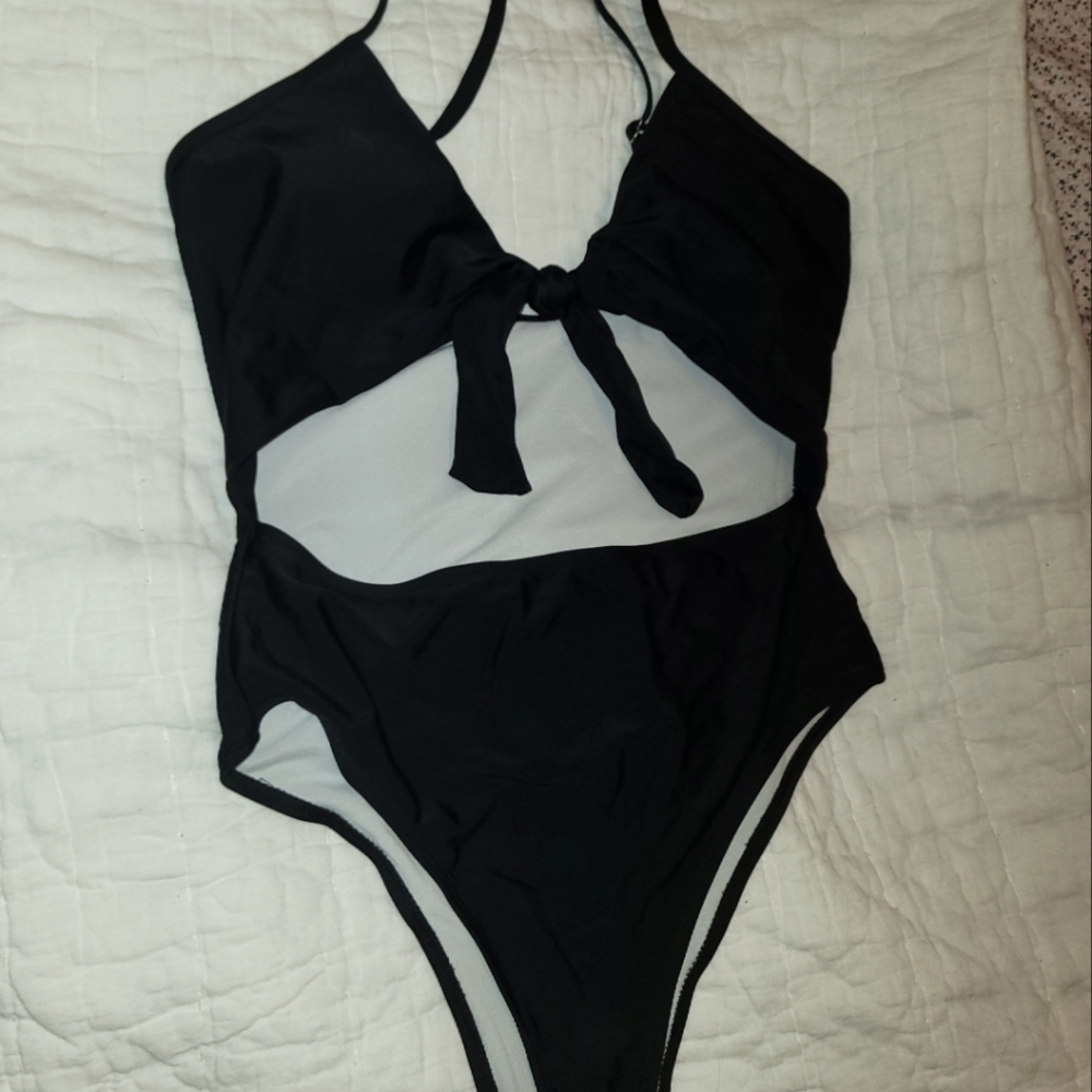Onepieces black bathingsuit NWOT